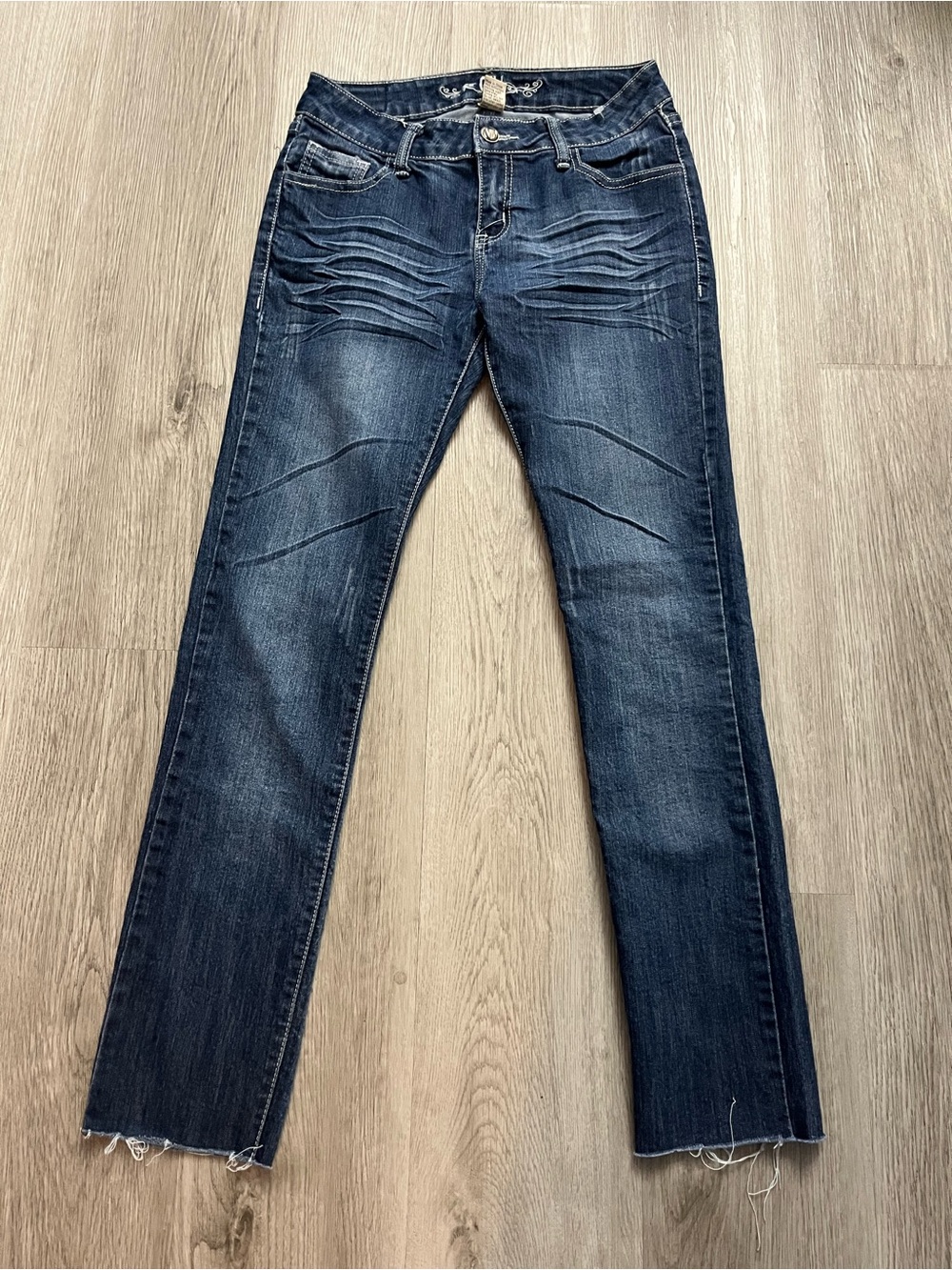 🔥270–Women's Jeans in Dark Blue Wash